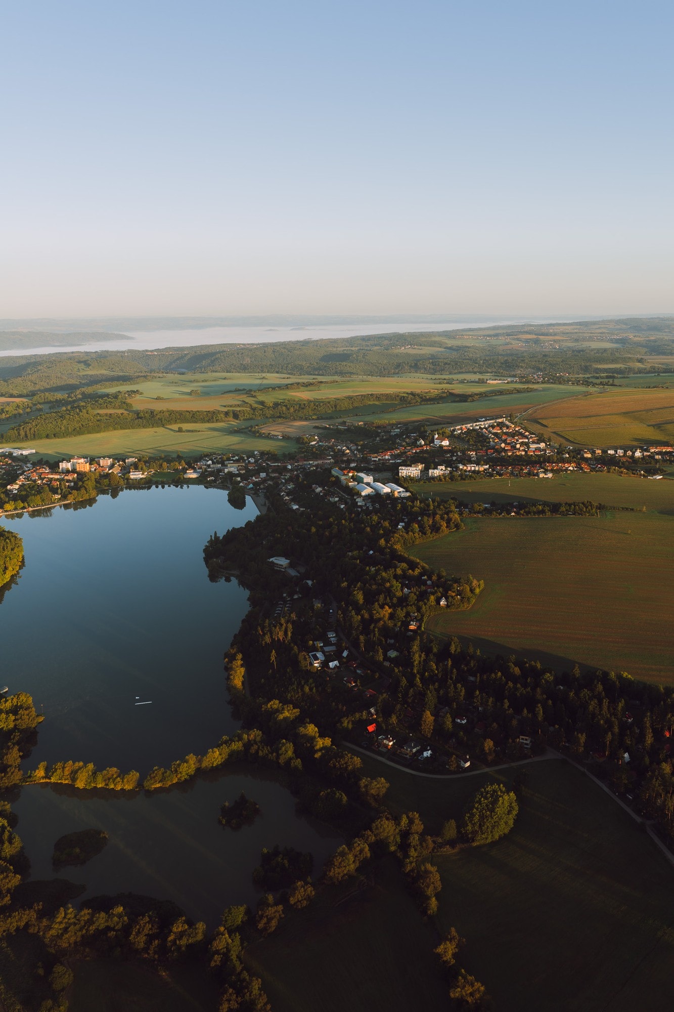 Letecký pohled na rekreační oblast Olšovec v Jedovnicích, Moravský kras